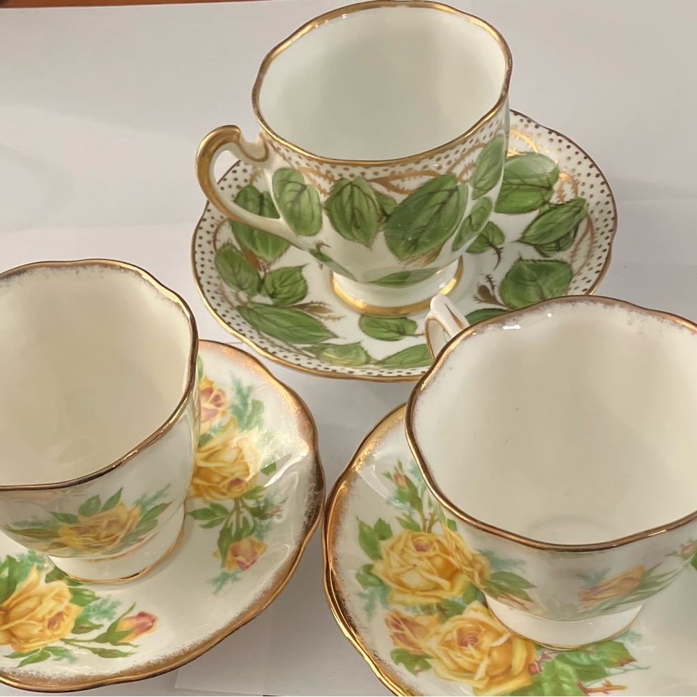 Elegant Floral Tea Cup Set with Gold Trim
